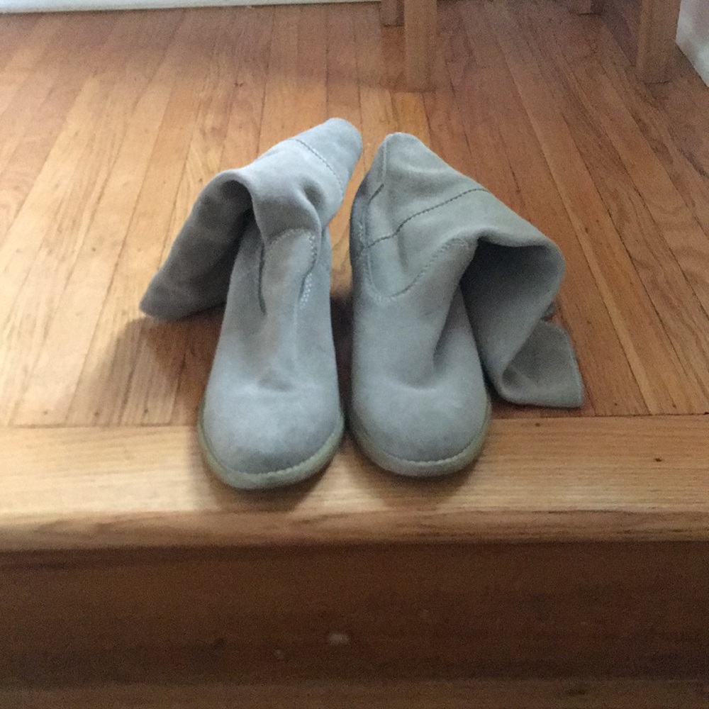 Grey suede boots with wooden bottom!